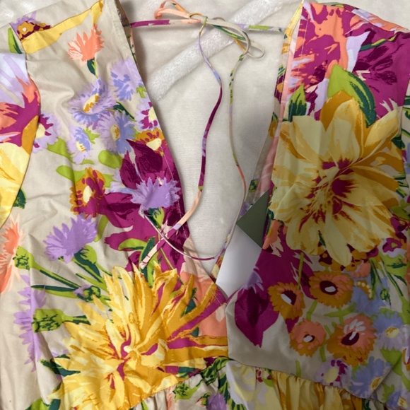 NWT Floral ballon sleeve dress - Picture 2 of 4